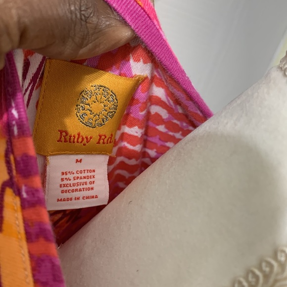 Ruby Rd. top size medium. - Picture 6 of 6